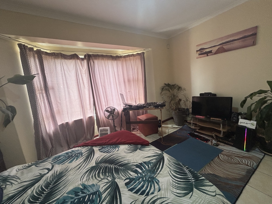 2 Bedroom Property for Sale in Summerstrand Eastern Cape